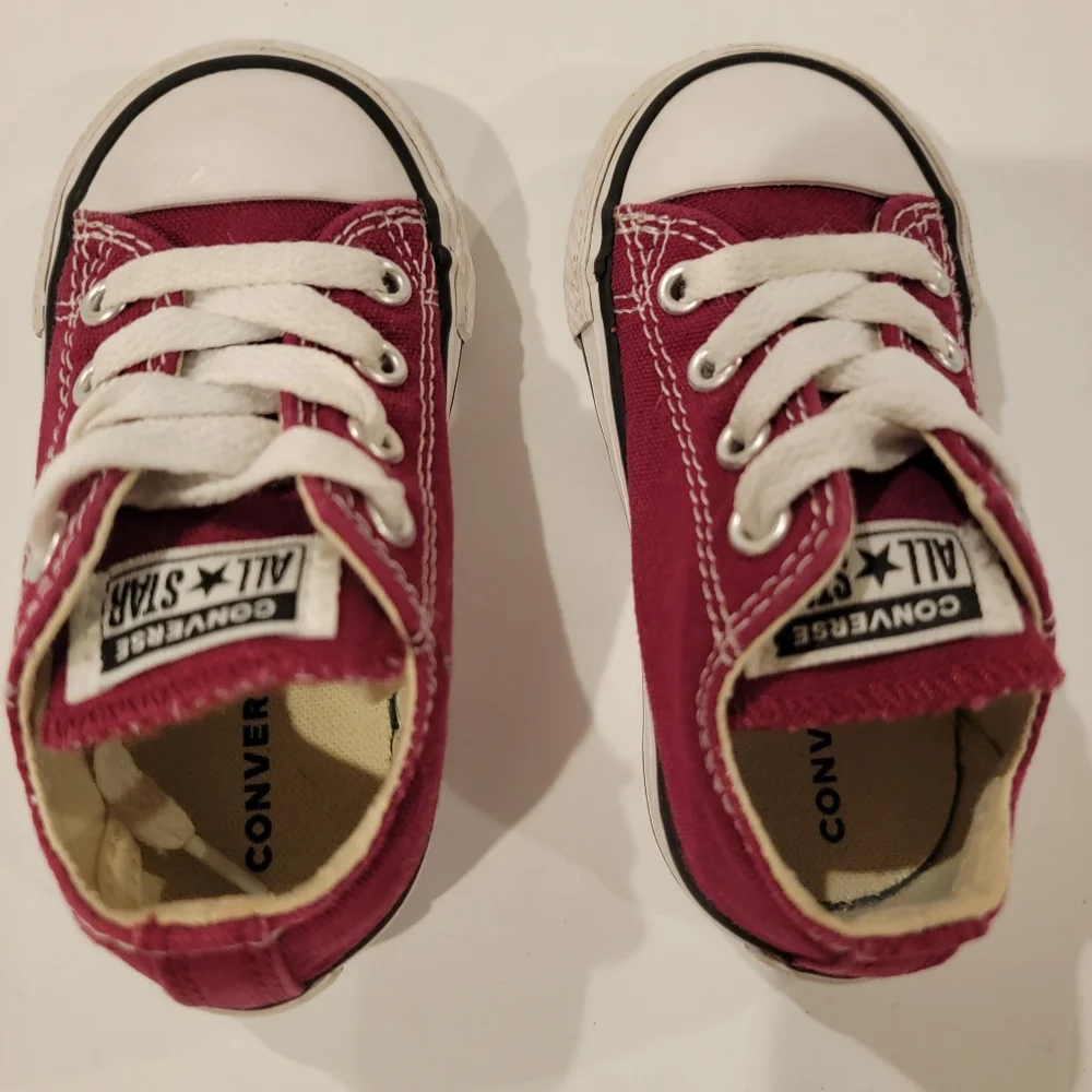 Converse size 5 babies sneakers one star chuck Taylor wine maroon color